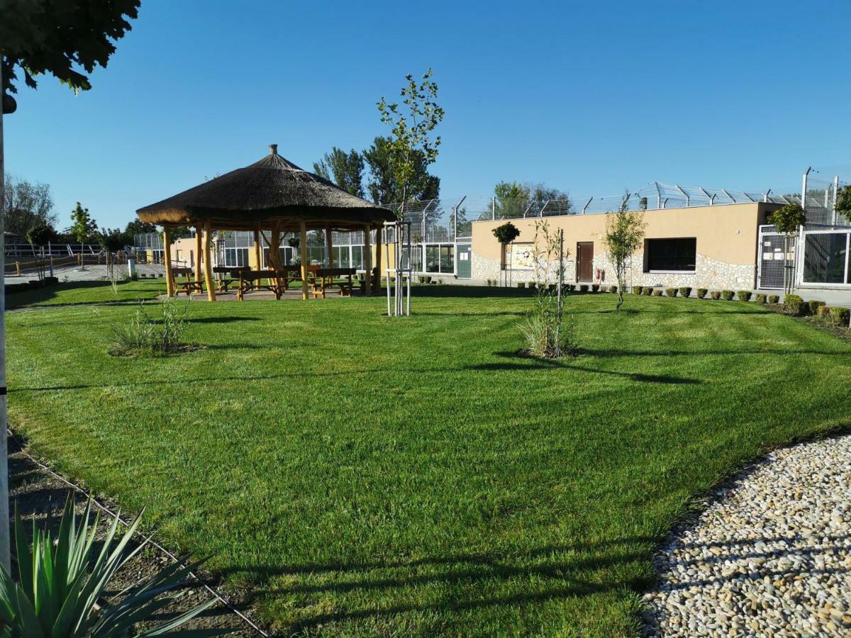 Malkia Penzion Orechová Potôň Exterior foto
